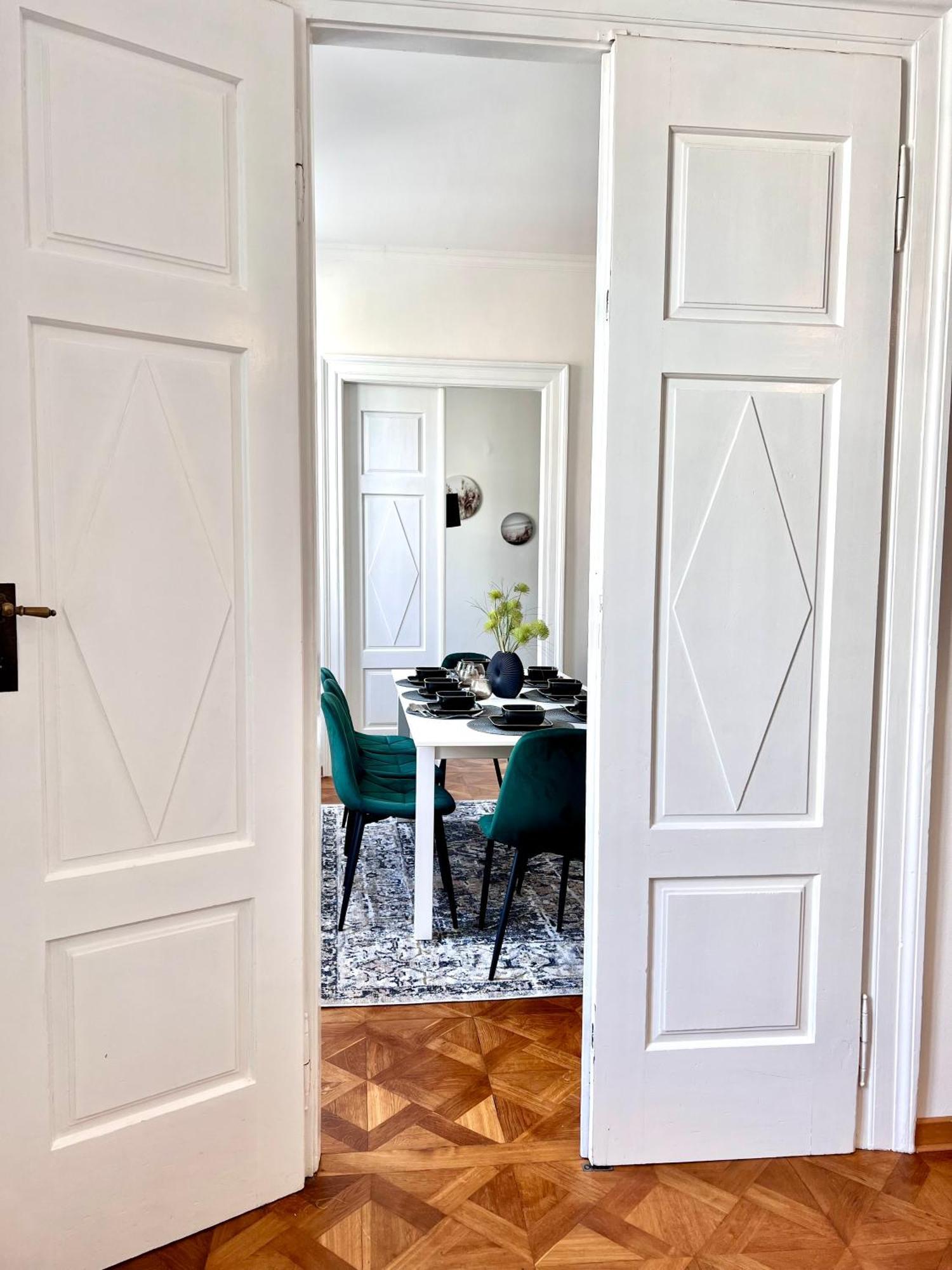 Suite Mitteleuropa Private Parking ตรีเอสเต ภายนอก รูปภาพ